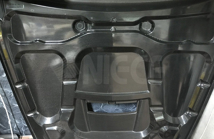 Carbon fiber Automotive engin cover.jpg